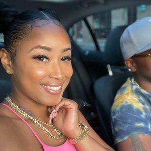 Meet your Posher, Nakeia